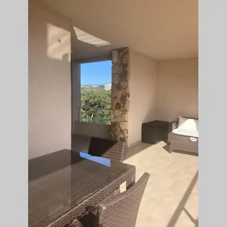 Dans Résidence Luxueuse à Vecchio Porto-Vecchio (Corsica)